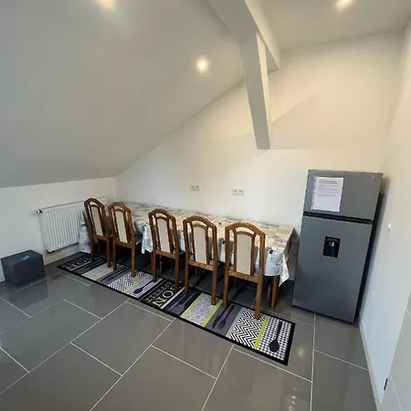 Апартаменты Uebernachtung By Tag